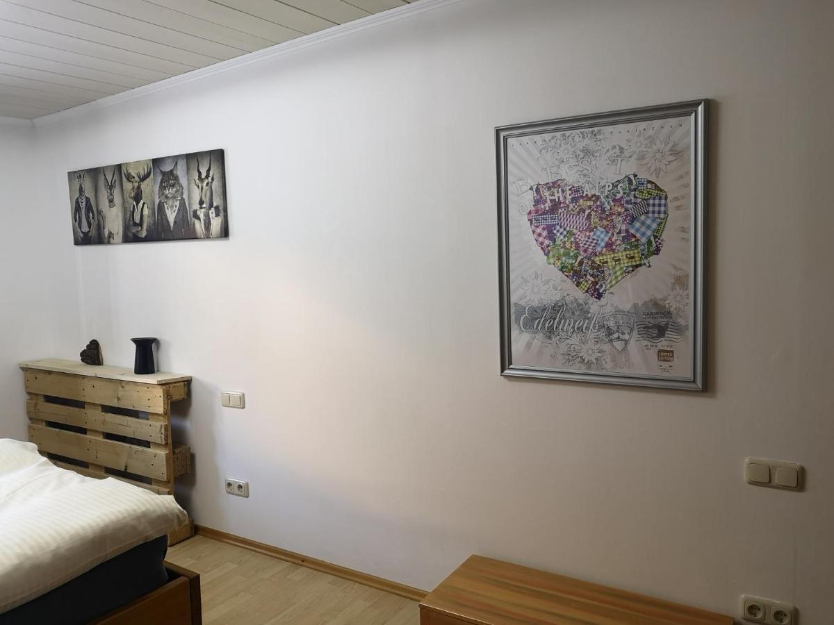 Ferienwohnung Hofheinz ガルミッシュ・パルテンキルヒェン エクステリア 写真
